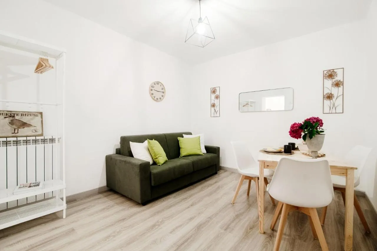 Comfy Apt 6 Min Foot From Como S.Giovanni Station! Apartment 0*,  Italy