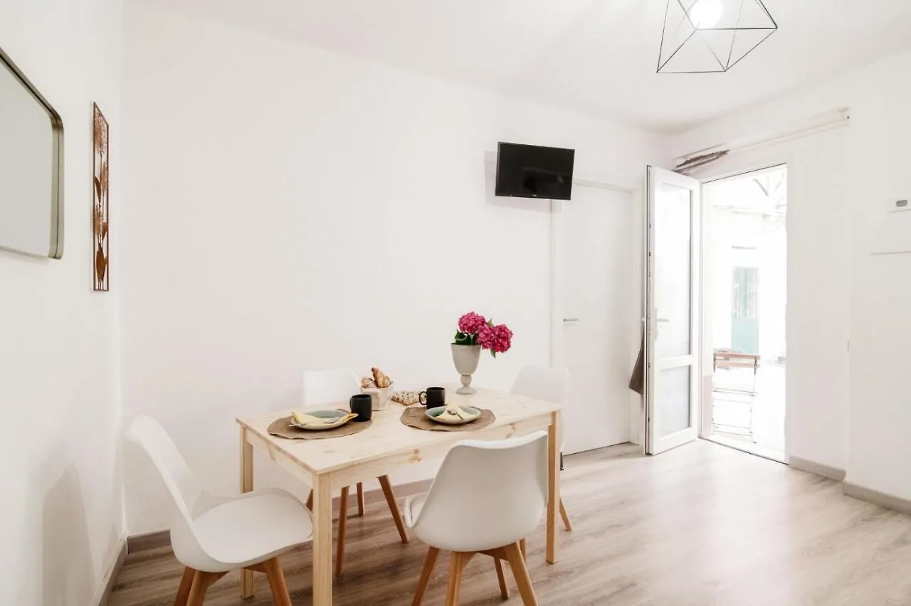 Comfy Apt 6 Min Foot From Como S.Giovanni Station! Apartment