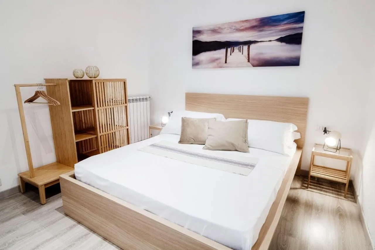 Comfy Apt 6 Min Foot From Como S.Giovanni Station! Apartment