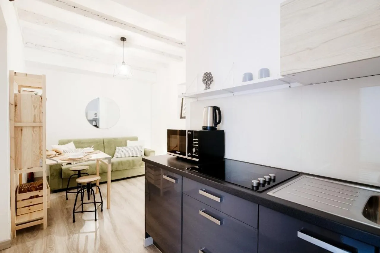 Comfy Apt 6 Min Foot From Como S.Giovanni Station! Apartment Italy